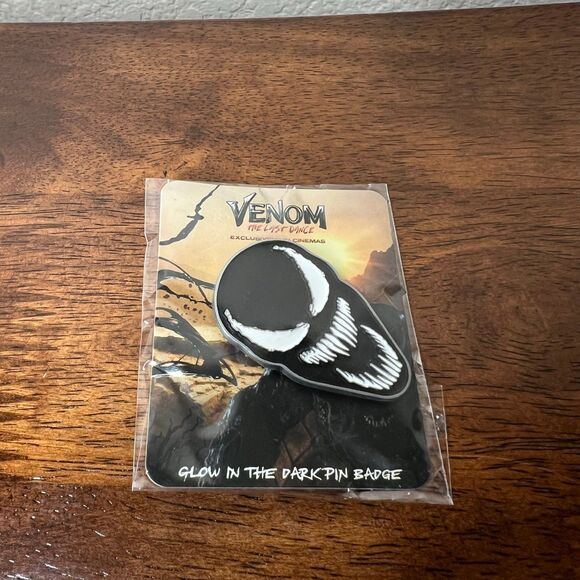 Cinemark Venom: “The Last Dance” Venom Glow In The Dark PROMO PIN BADGE - Picture 5 of 10